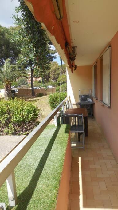 Agreable T3, Bormes Les Mimosas Apartment Luaran gambar
